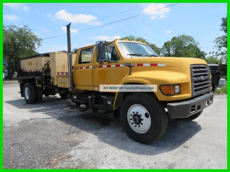 1997 Ford F800 Crew Cab Asphalt Unit Utility / Service Trucks photo