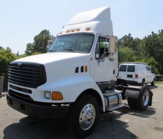 2001 Sterling L9501 photo