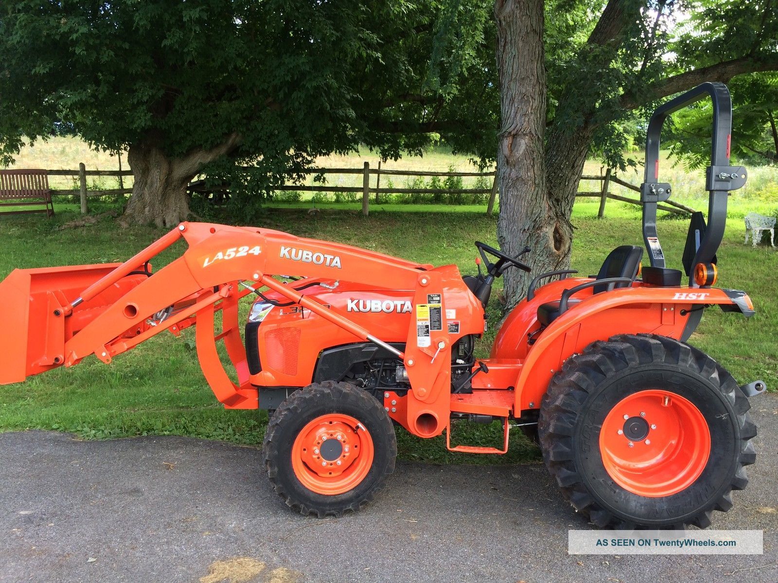 Kubota L3200 Hydro 4x4 Compact Tractor W/ Loader Package