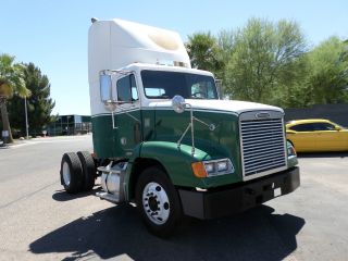 2001 Freightliner Fld 112 photo