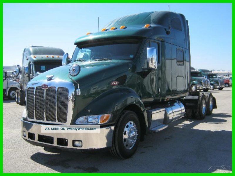 2010 Peterbilt 387 Daycab Semi Trucks photo