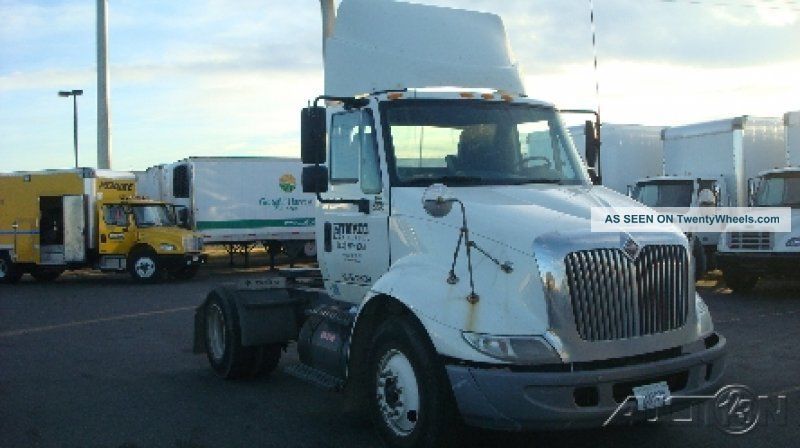 2007 International 8600 Daycab Semi Trucks photo