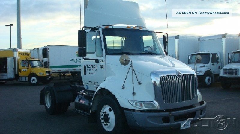 2007 International 8600 Daycab Semi Trucks photo