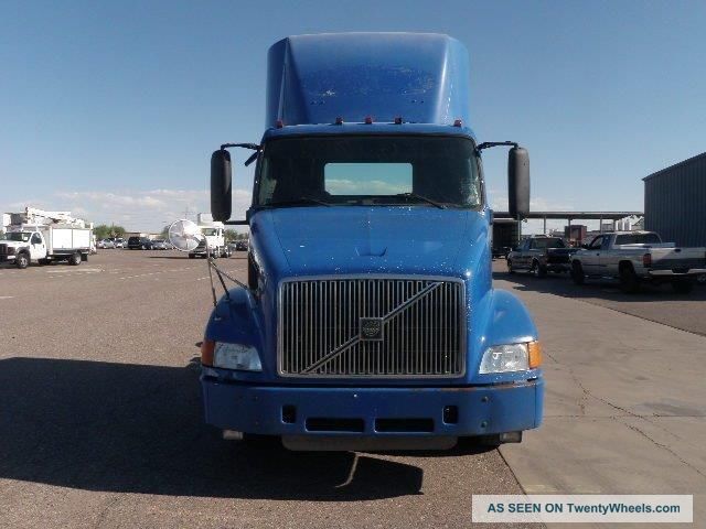 2001 Volvo Day Cab Daycab Semi Trucks photo