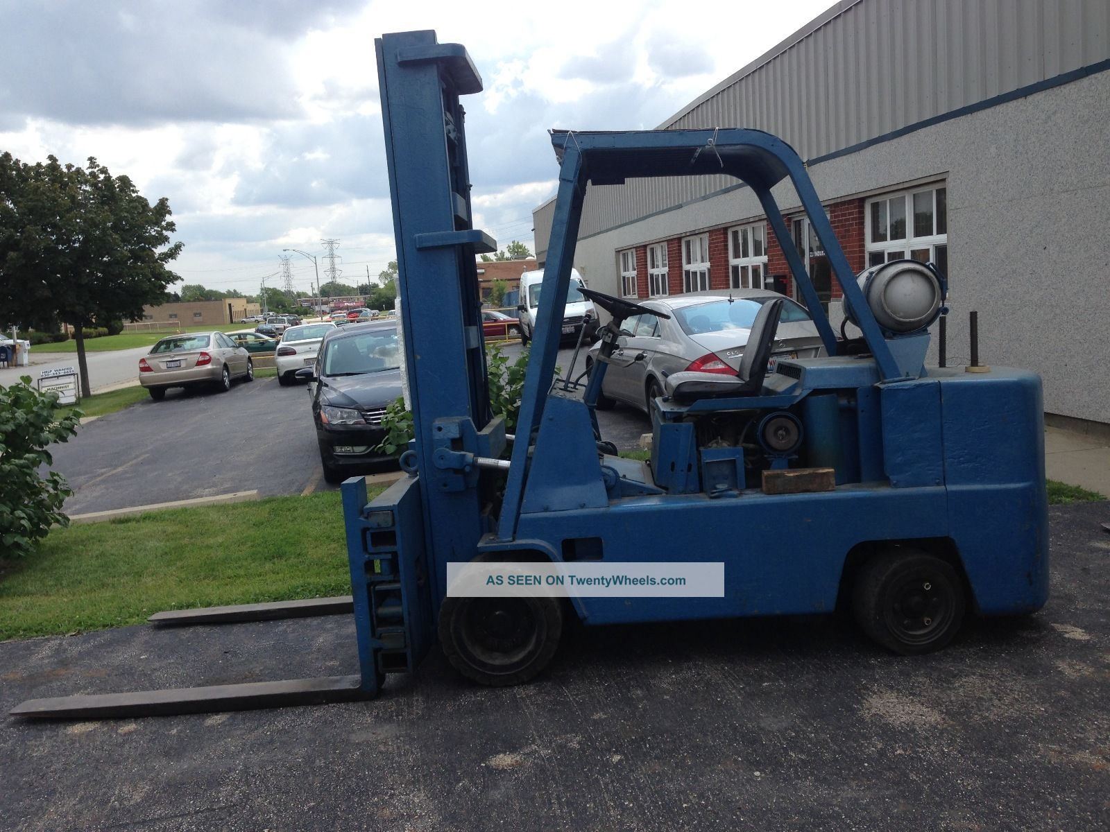 Clark Forklift 12, 000 Lbs Capacity. Runs Well, But No Brakes. Needs