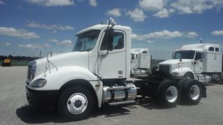 2006 Freightliner Columbia photo