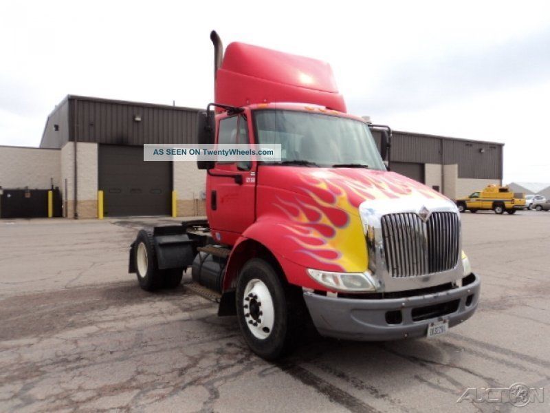 2007 International 8600 Daycab Semi Trucks photo