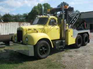 1961 Mack B67 photo