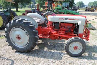 Ford Powermaster 861 Tractor photo