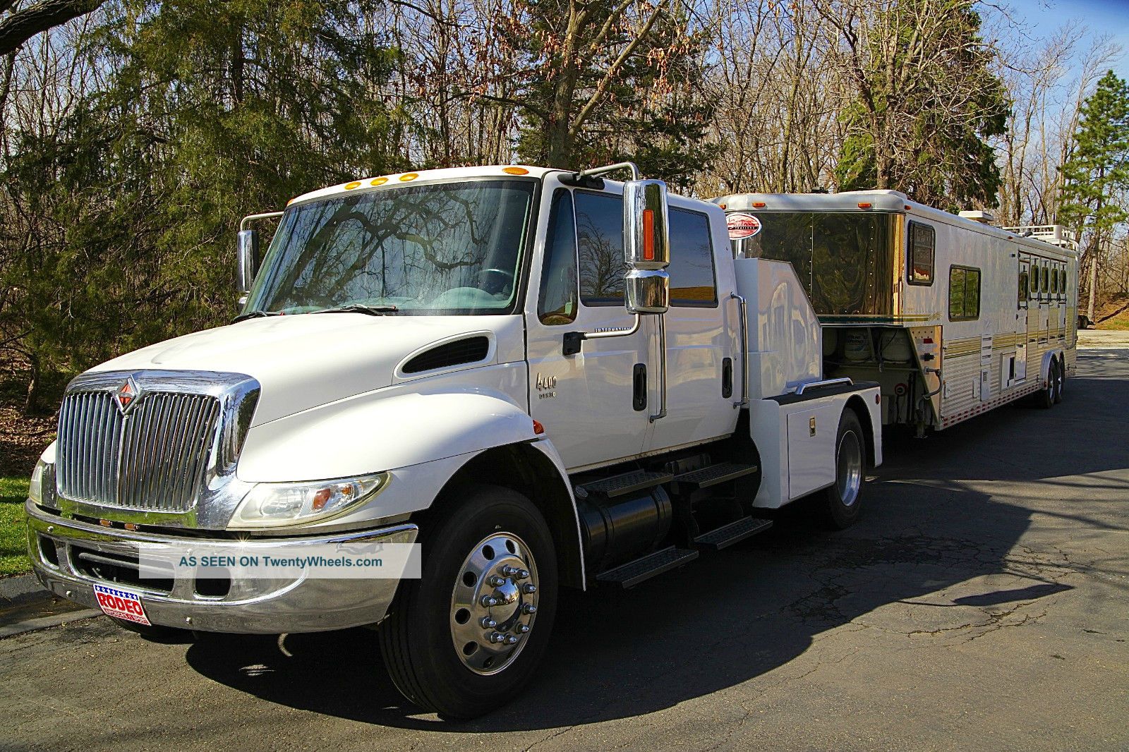2004 International 4400lp Crew Cab Daycab Semi Trucks photo