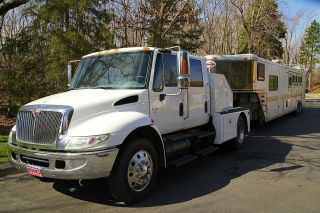 2004 International 4400lp Crew Cab photo