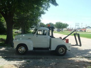 1952 Chevrolet One Ton Tow Truck photo