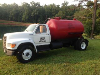 1995 Ford F800 Septic Truck photo