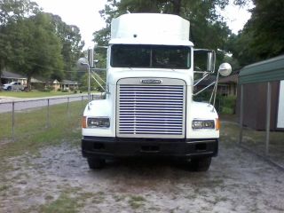 2000 Freightliner Fld photo