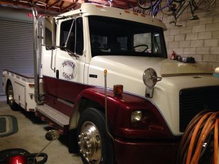 1998 Freightliner Fl60 photo