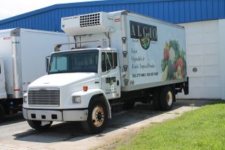 2001 Freightliner Fl60 photo