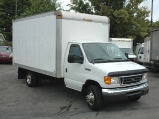 2006 Ford E350 Duty 14ft Box Truck photo