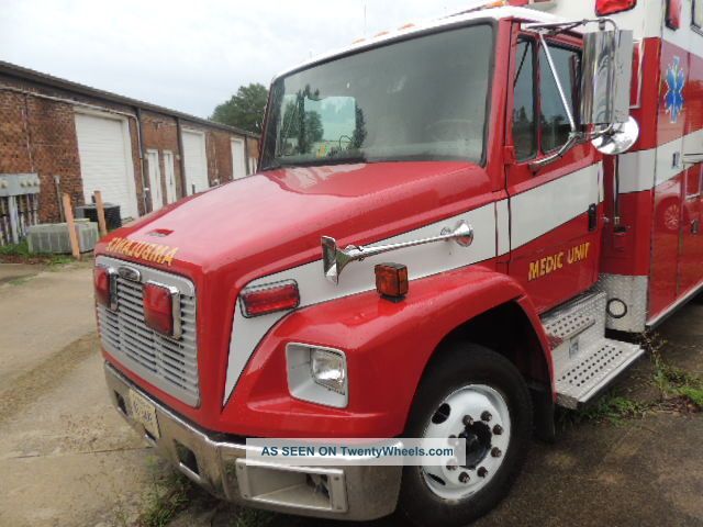 2003 Freightliner Fl60 Other Heavy Duty Trucks photo