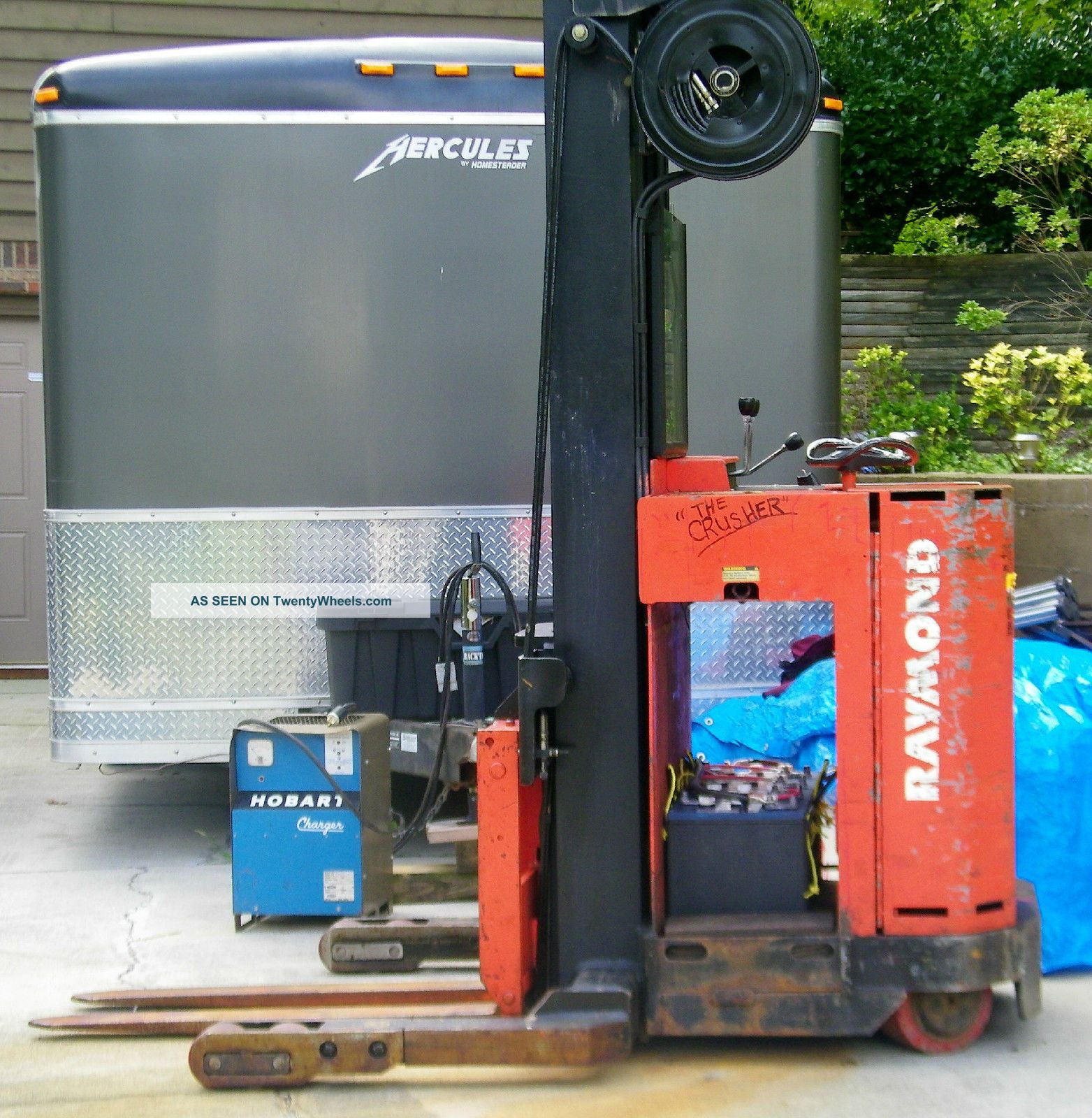 Raymond Reach Narrow Isle Fork Lift Forklifts photo