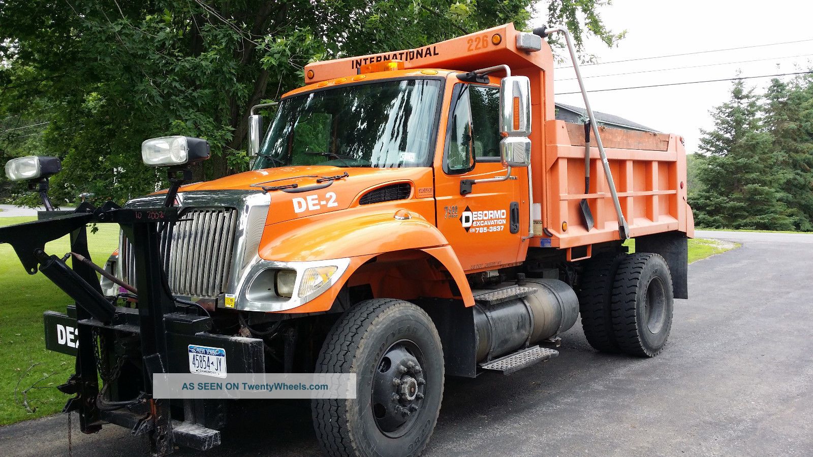 2002 International 7400 Dump Trucks photo