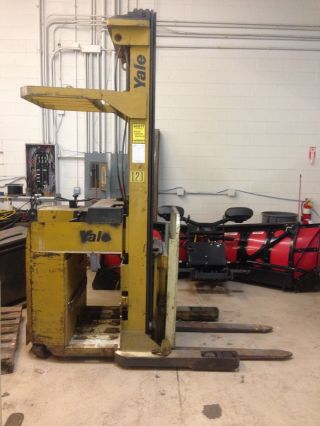 Yale Ne040lan24st113 Stand Up 4000lbs.  Electric Forklift photo