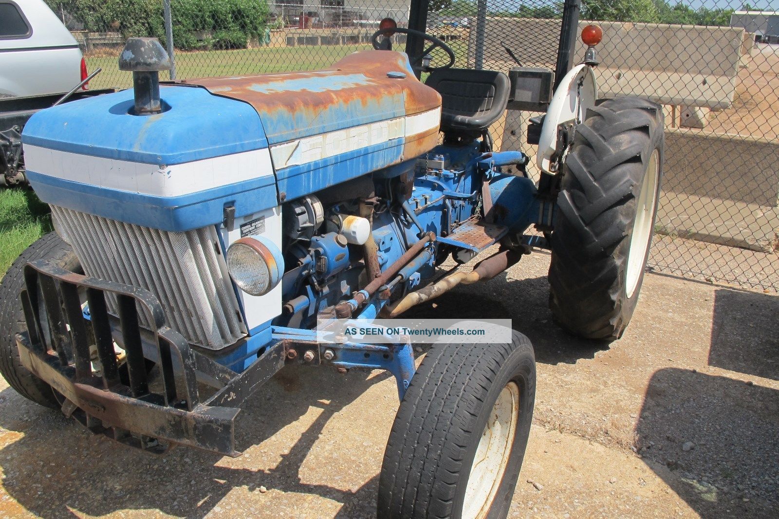 Ford tractor 3910 model