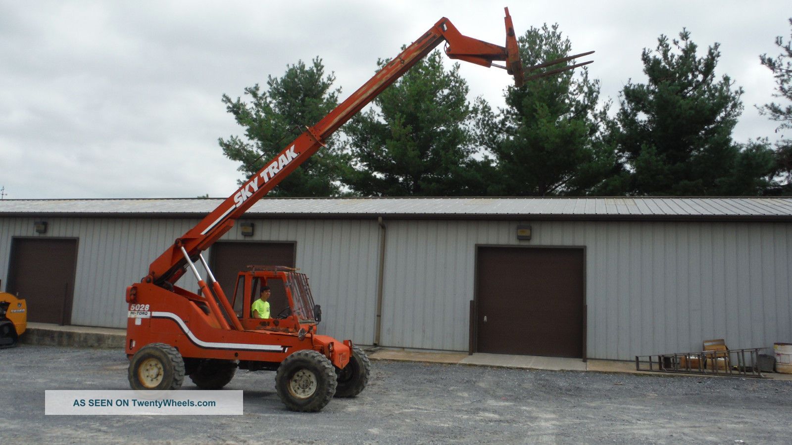 Skytrak 5028 Telescopic Boom Forklift,  5000 Lb,  28 ',  Cummins 4 Cyl. Forklifts photo