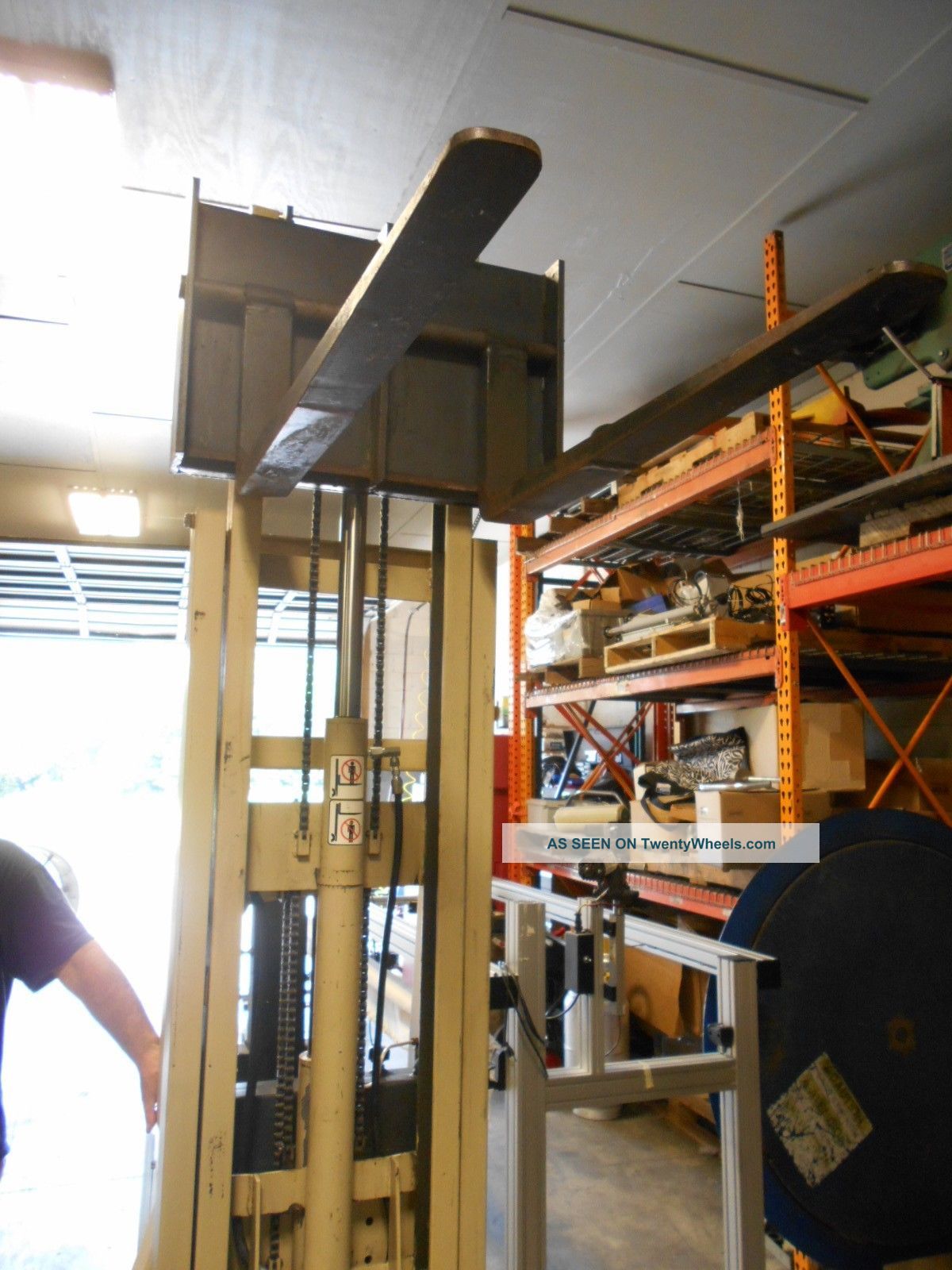 Crown 20 Mt Pallet Lift Truck 2000 Lb Capacity 24 " Load Center Electric