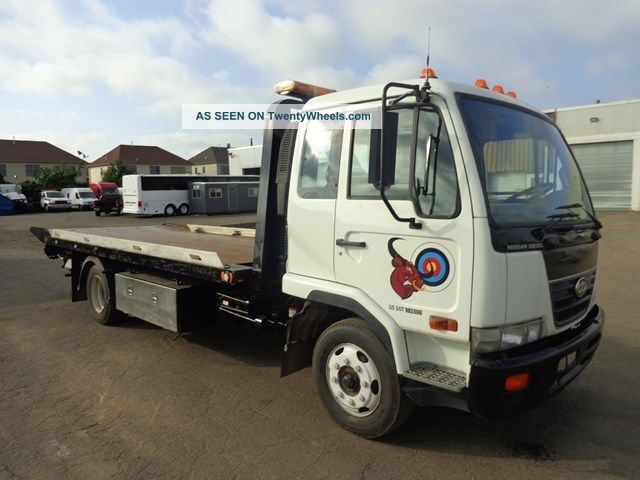 2006 Nissan ud tow truck