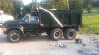 1995 Ford F700 photo