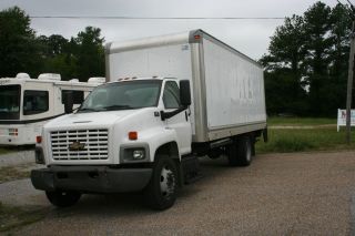 2004 Chevrolet C6500 photo