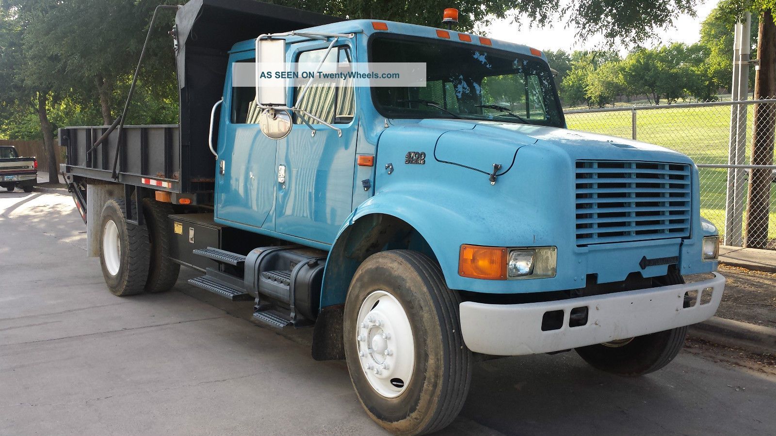 1995 International 4700 Dump Trucks photo
