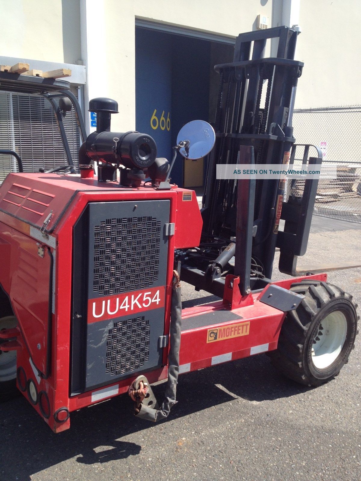 Moffett 5000 Lb Low Profile Truck Mounted Forklift W/mounting Kit