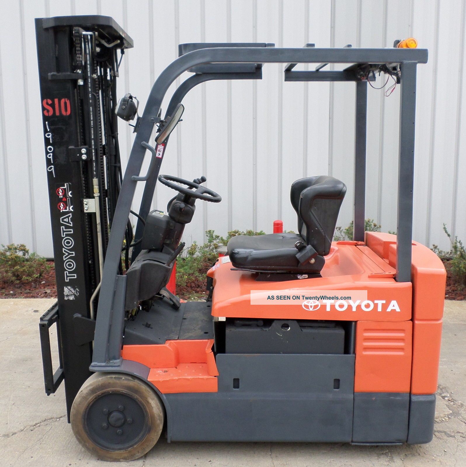 Toyota Model 7fbeu20 (2006) 4000lbs Capacity Great 3 Wheel Electric Forklift Forklifts photo
