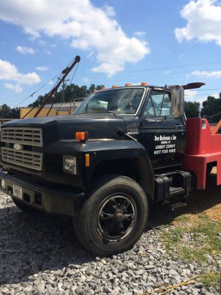 1989 Ford F800 photo