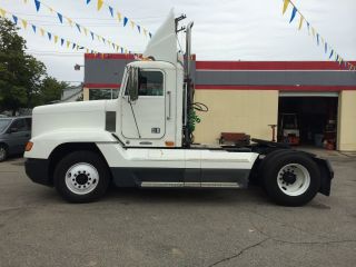 1998 Freightliner Fld120 photo