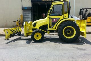 Holland Tractor T2320 Starting Bid $9,  500.  95 photo