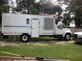 1998 Ford F600 photo