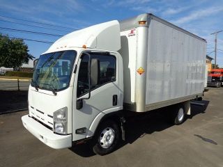 2009 Isuzu Npr 14ft Box Truck photo