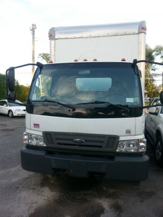 2006 Ford 16 ' Box Lcf Power Stroke 4.  5l V6 photo