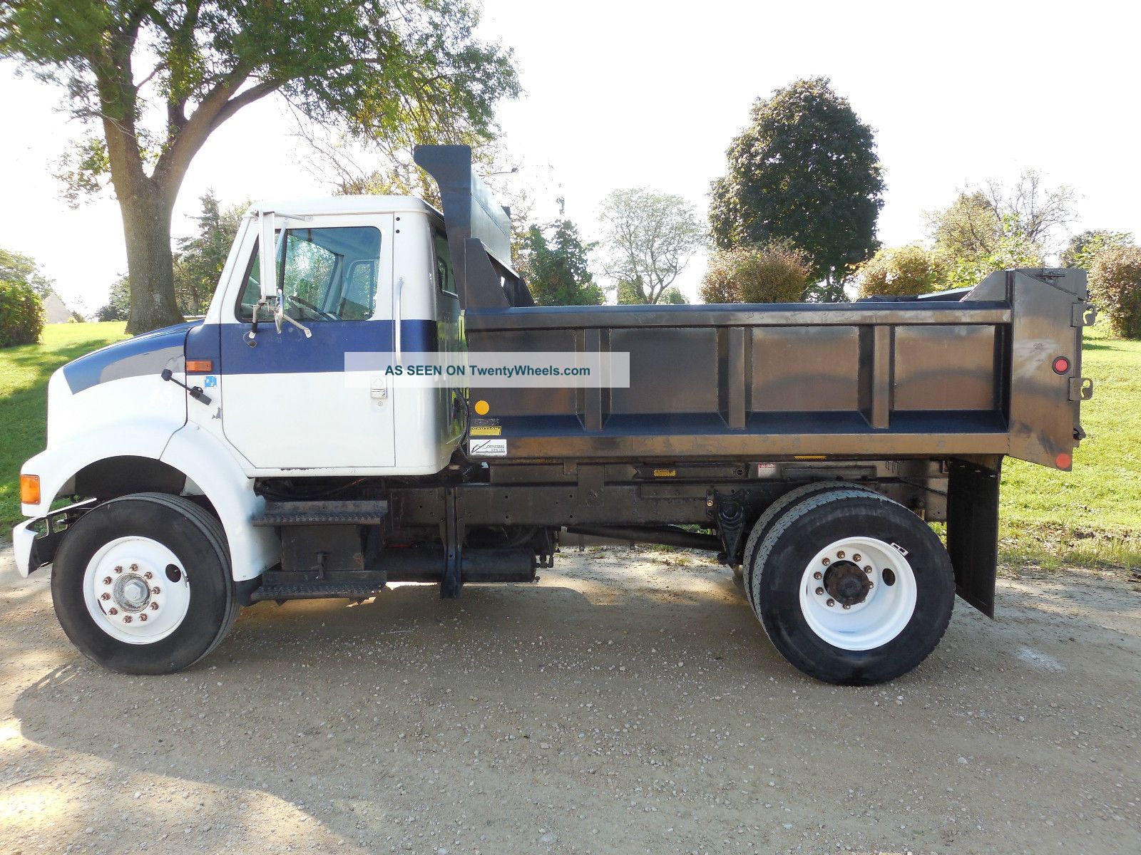 2000 International 8100 4x2 Dump Trucks photo