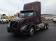2010 Volvo Vnl64t300 Daycab Semi Trucks photo 1