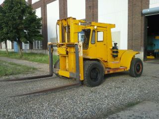 Hyster H300 30,  000 Forklift photo