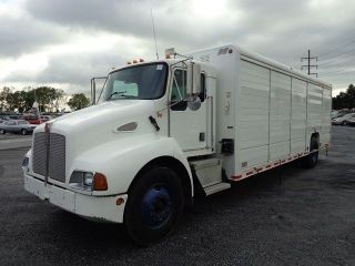 2000 Kenworth T300 Delivery Box Truck photo