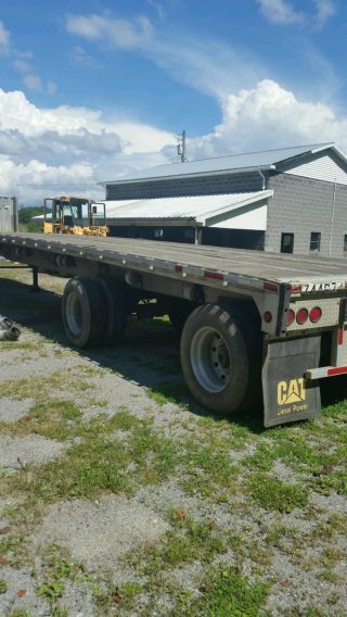 1994 Reitnouer Flatbed Trailer photo