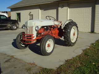 Ford Tractor 8n photo