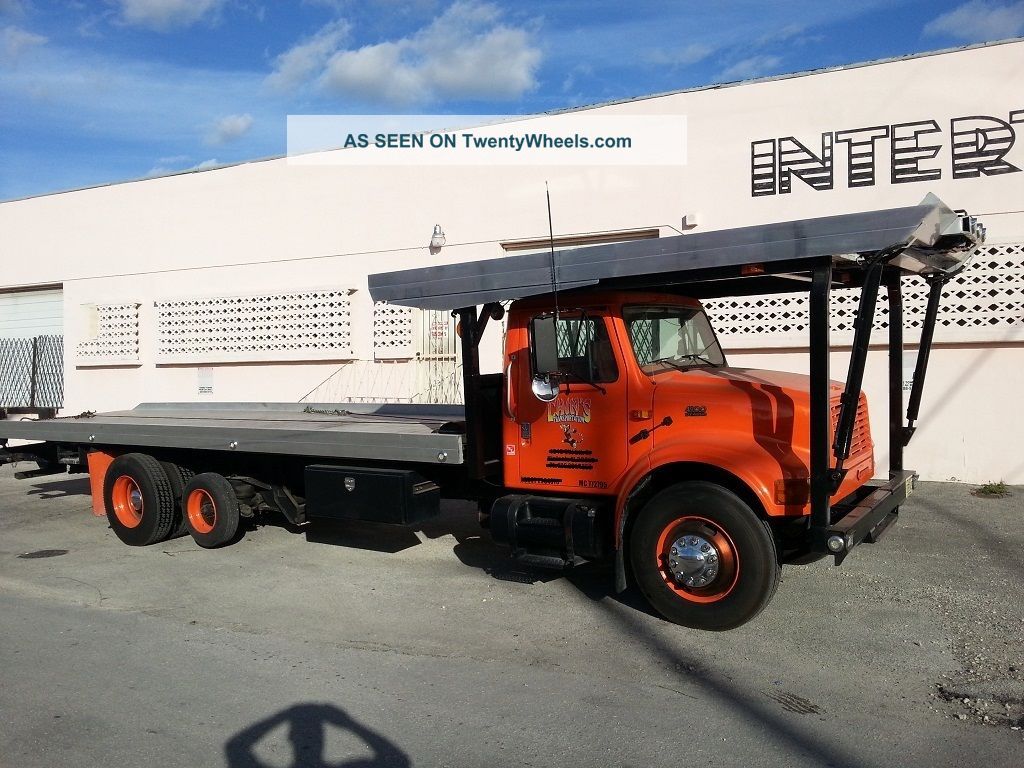 2001 International 4900 Flatbeds & Rollbacks photo
