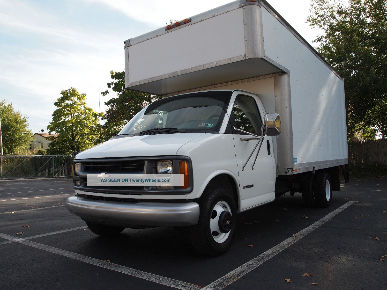 2000 Chevrolet Express Box Trucks / Cube Vans photo