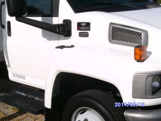 2003 Chevrolet Cab And Chassis 17 ' Box photo