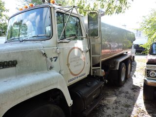 1992 Ford L8000 photo